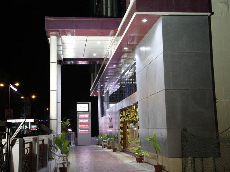 Poppys S.E.T Residency Otel Kumbakonam Dış mekan fotoğraf