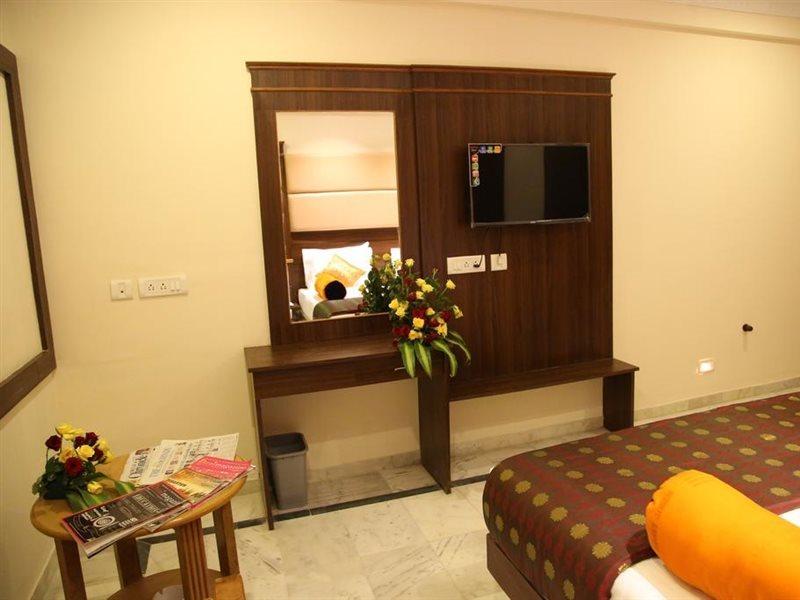 Poppys S.E.T Residency Otel Kumbakonam Dış mekan fotoğraf