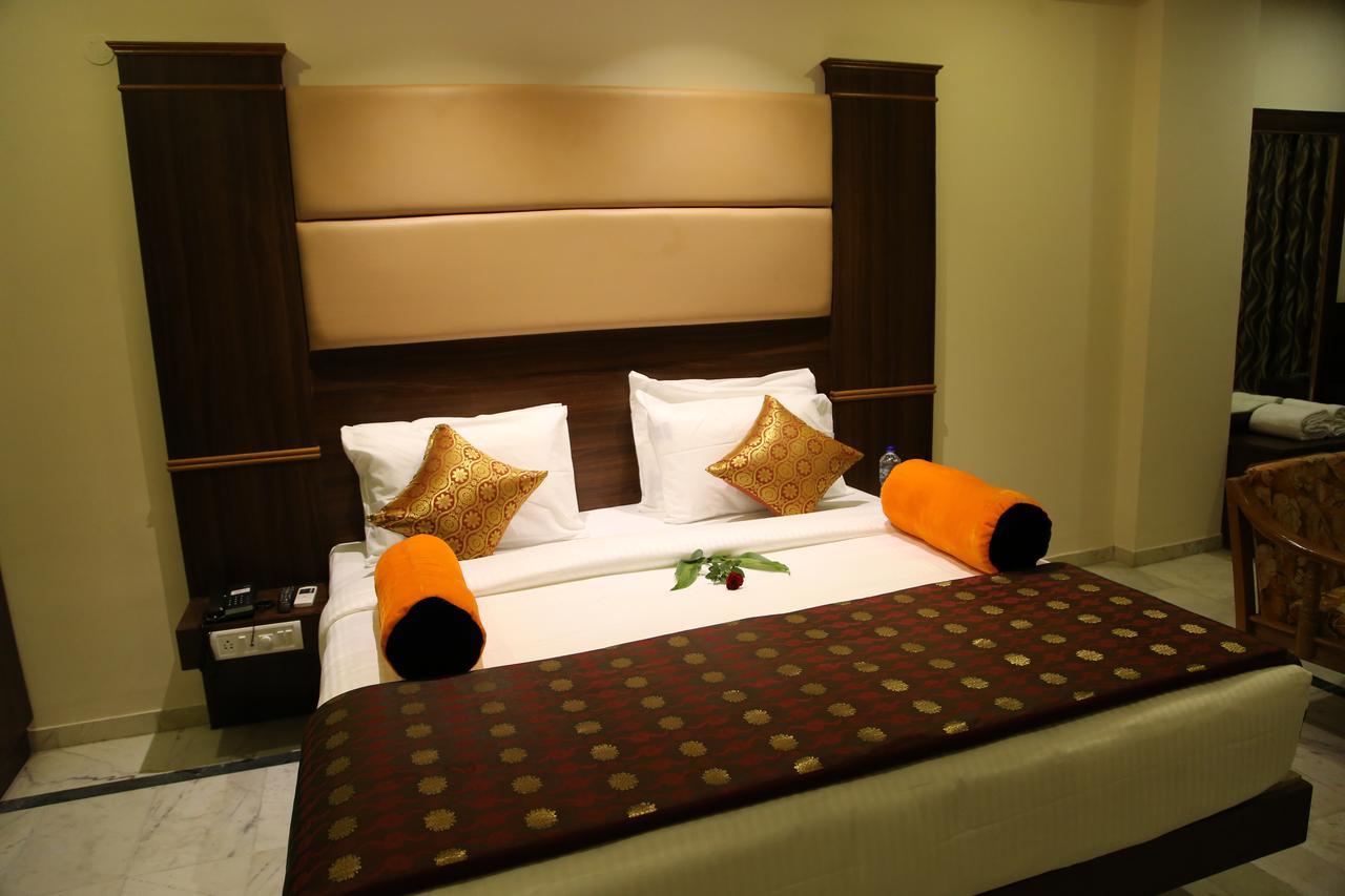 Poppys S.E.T Residency Otel Kumbakonam Dış mekan fotoğraf