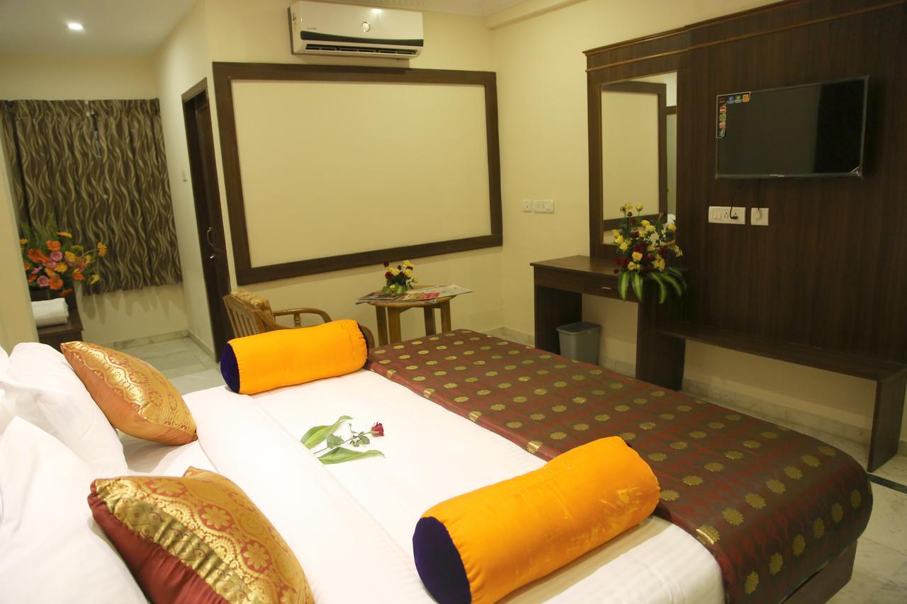 Poppys S.E.T Residency Otel Kumbakonam Dış mekan fotoğraf