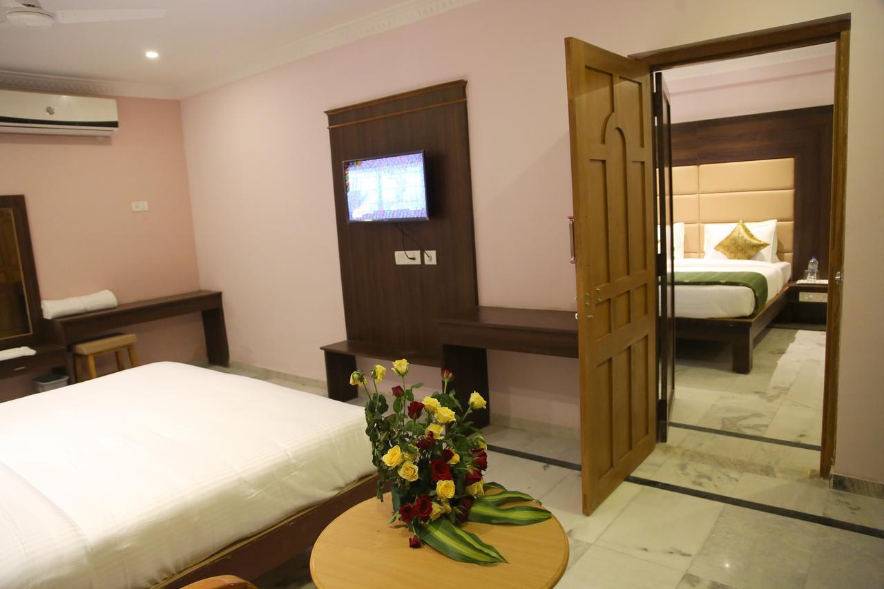 Poppys S.E.T Residency Otel Kumbakonam Dış mekan fotoğraf