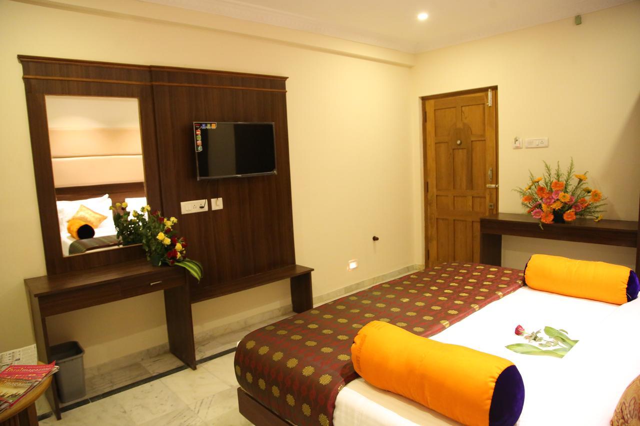 Poppys S.E.T Residency Otel Kumbakonam Dış mekan fotoğraf