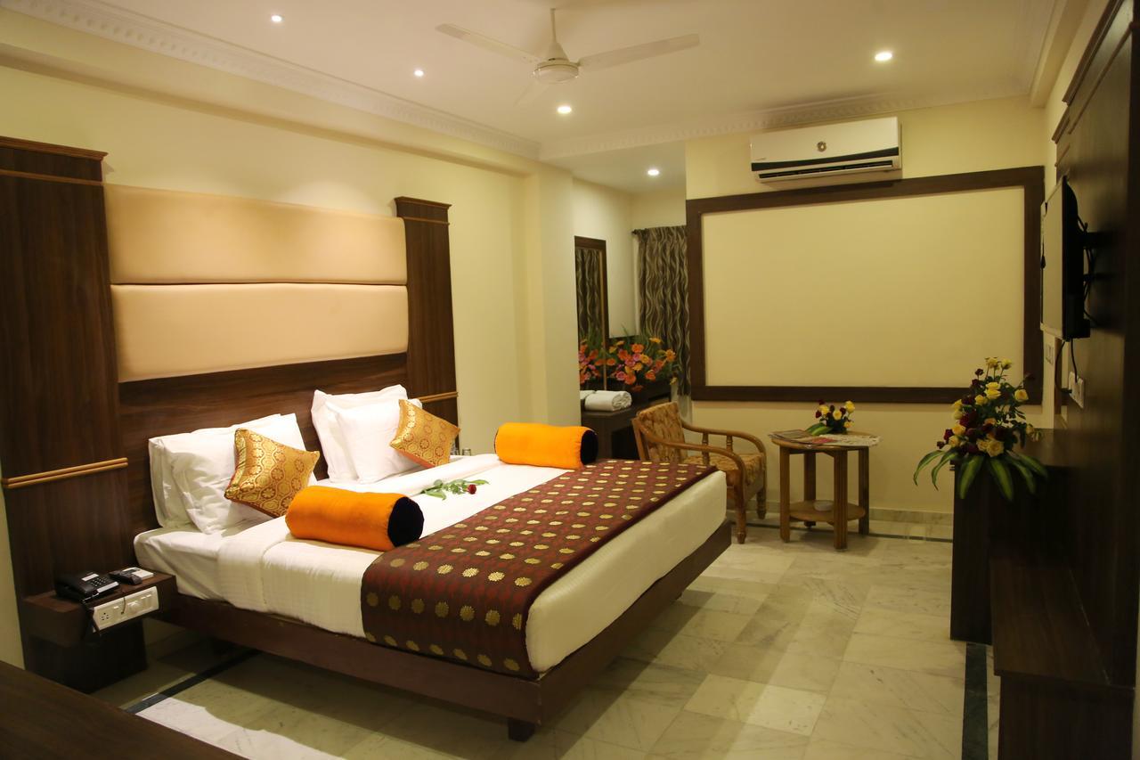 Poppys S.E.T Residency Otel Kumbakonam Dış mekan fotoğraf