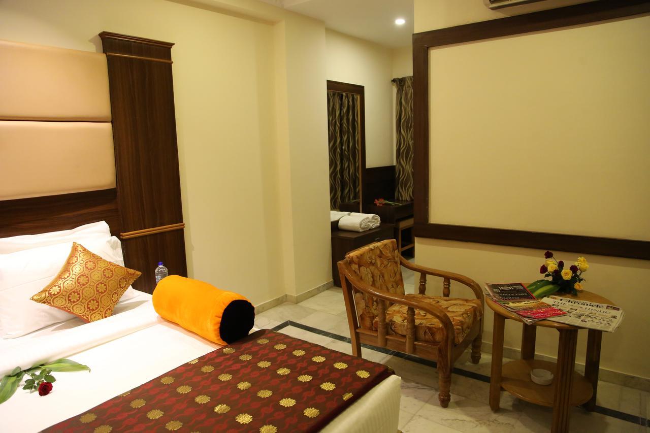 Poppys S.E.T Residency Otel Kumbakonam Dış mekan fotoğraf
