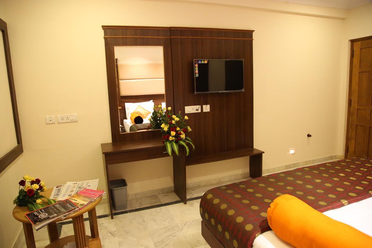 Poppys S.E.T Residency Otel Kumbakonam Dış mekan fotoğraf
