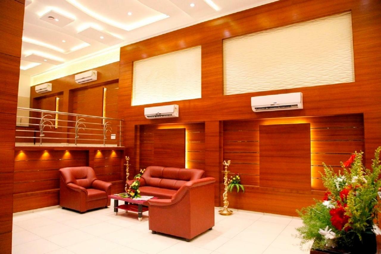 Poppys S.E.T Residency Otel Kumbakonam Dış mekan fotoğraf